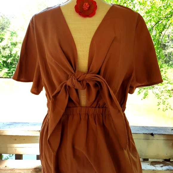 ❤Brand new flirty dress with tie front halter💛*necklace not included - Picture 3 of 3